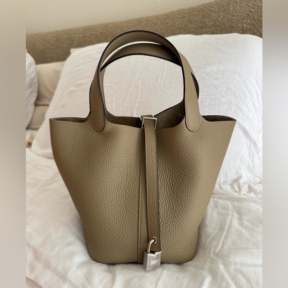 BRAND NEW Hermes Picotin 18 Clemence Leather Beige Marfa full set Bag Palladium - Picture 1 of 8